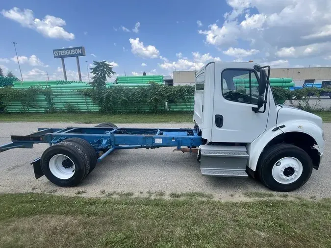 2015 Freightliner M2 106