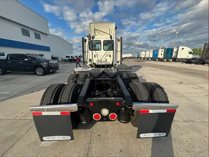 2022 Freightliner Cascadia 126