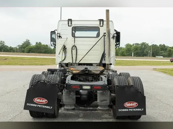 2017 VOLVO VNL64T300