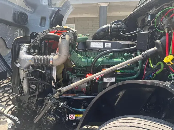 2020 VOLVO VNL64T860