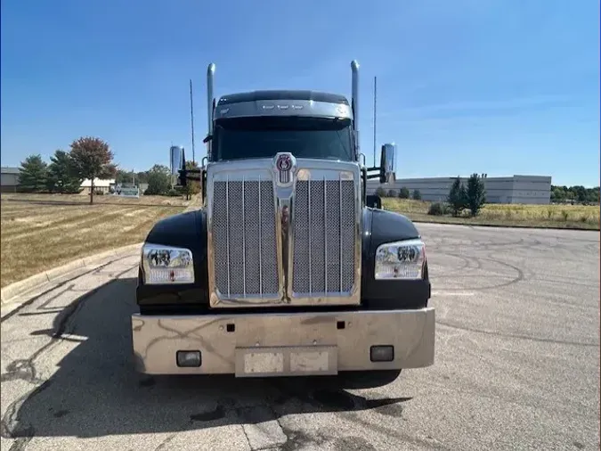 2024 Kenworth W990