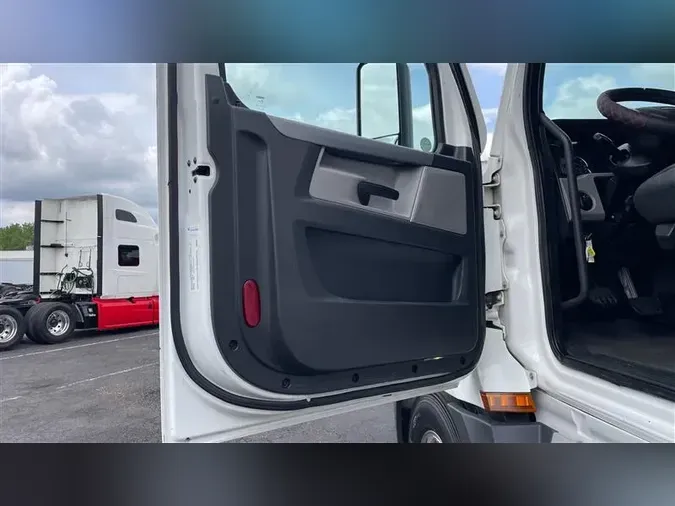2021 FREIGHTLINER CA126