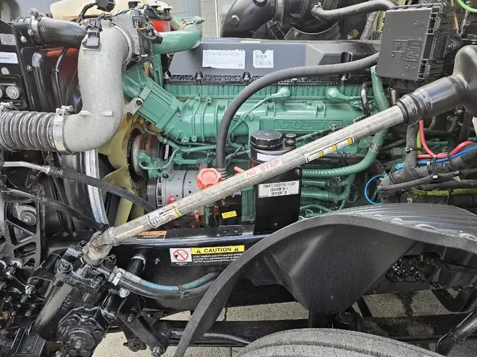 2022 VOLVO VNL64T860
