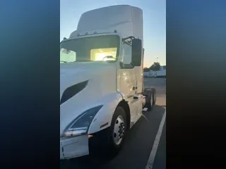 2018 VOLVO VNL64T-300