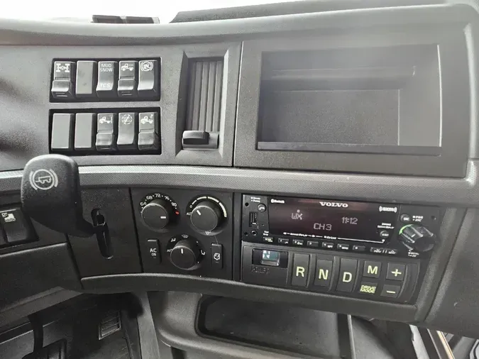 2022 VOLVO VNL64T760