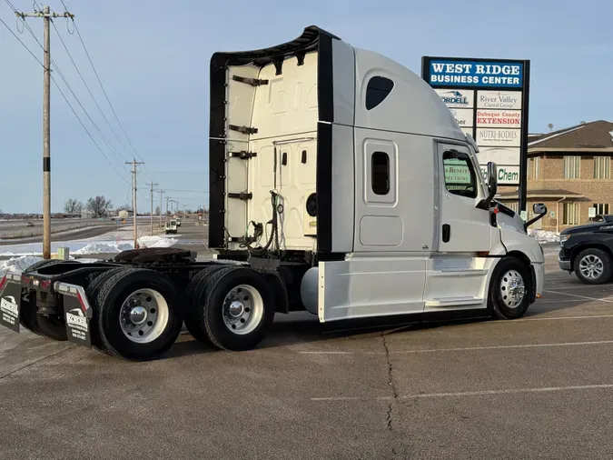 2023 FREIGHTLINER Cascadia 126