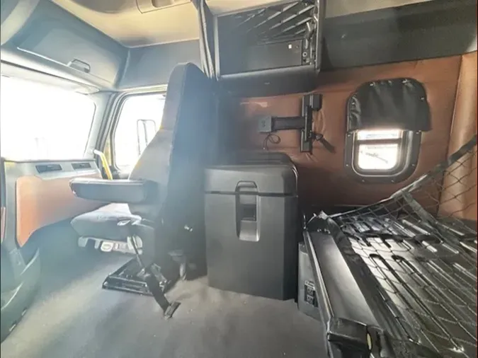 2021 Freightliner Cascadia 126