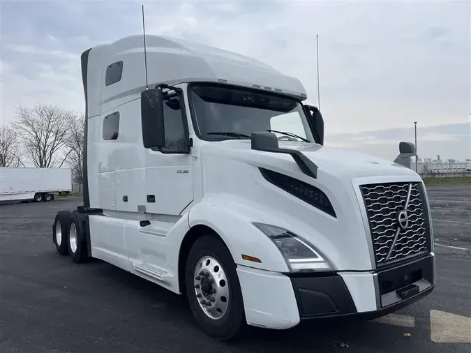 2021 VOLVO VNL64T760