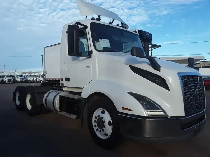 2019 VOLVO VNL64T-300bb80121bc8f30dd7ab2114732096f9f2