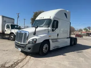 2017 FREIGHTLINER X12564ST