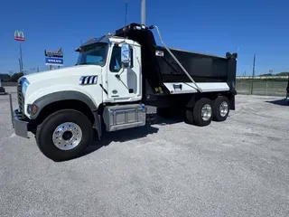 2022 MACK GR64F