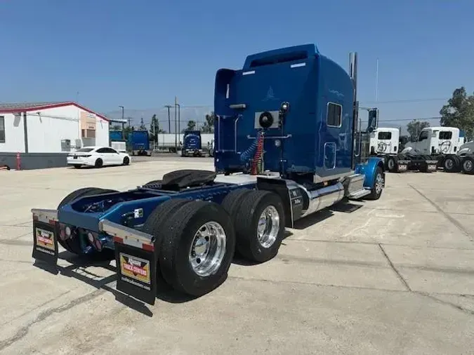 2021 Peterbilt 389