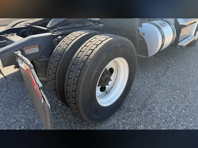 2017 FREIGHTLINER/MERCEDES CASCADIA 113