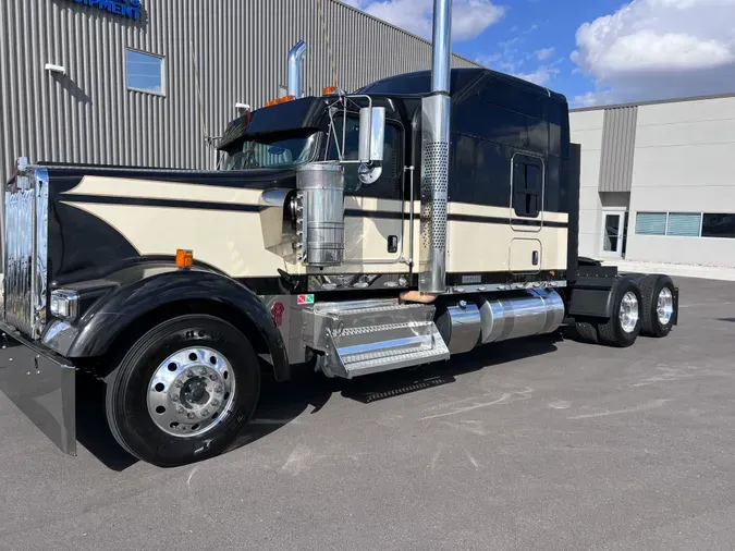 2022 KENWORTH W900L