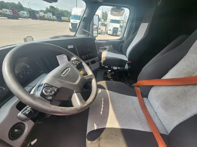 2021 FREIGHTLINER Cascadia 126