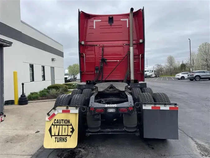 2020 VOLVO VNL860