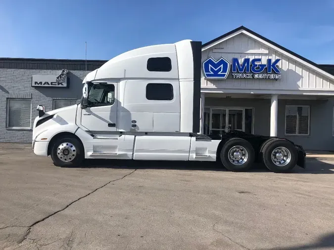 2021 VOLVO VNL64T860