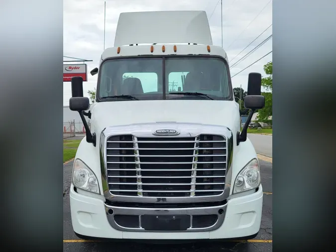 2016 FREIGHTLINER/MERCEDES CASCADIA 113