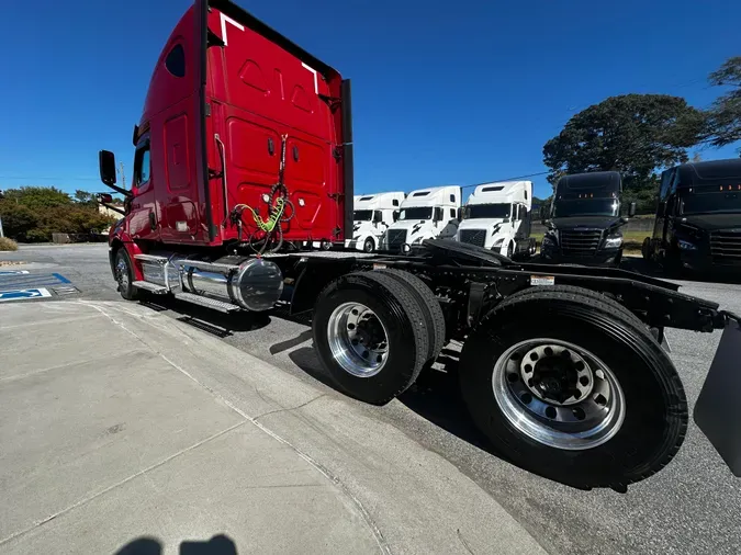 2020 Freightliner Cascadia 126