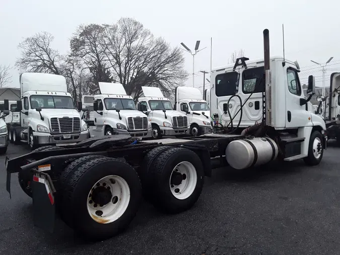 2016 FREIGHTLINER/MERCEDES CASCADIA 125