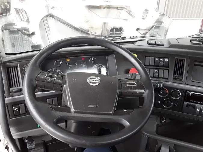 2019 VOLVO VNR42T 300