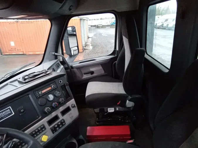 2019 Freightliner Cascadia 126
