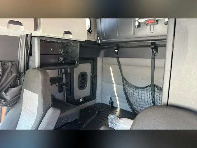 2021 Freightliner Cascadia 126