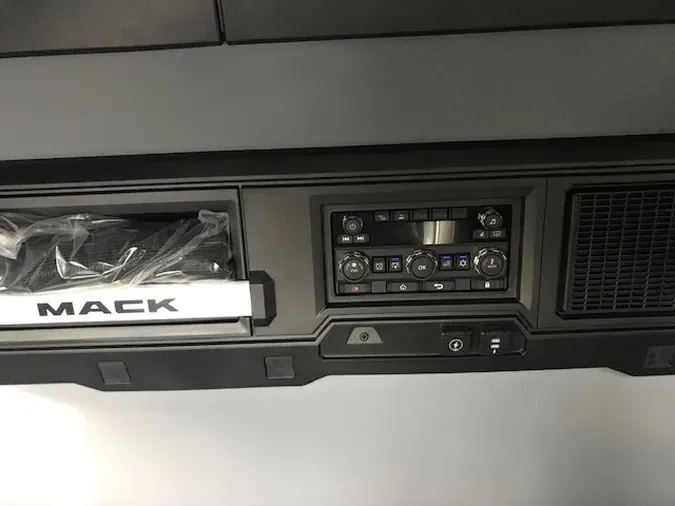 2026 MACK PR64Tbba86a6bf707141ce699585869083382