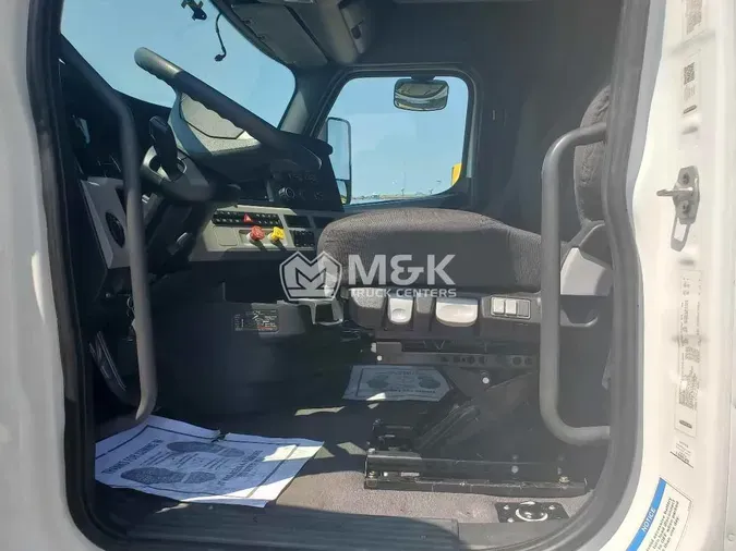 2019 FREIGHTLINER Cascadia 126