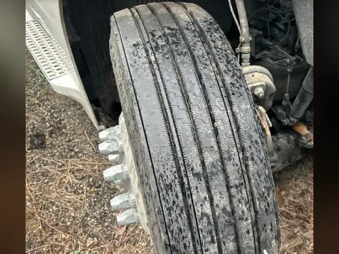 2025 VOLVO VNL64T760