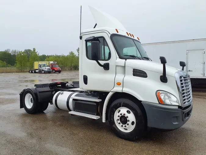 2016 FREIGHTLINER/MERCEDES CASCADIA 113