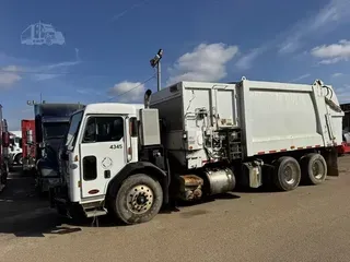 2015 PETERBILT 320