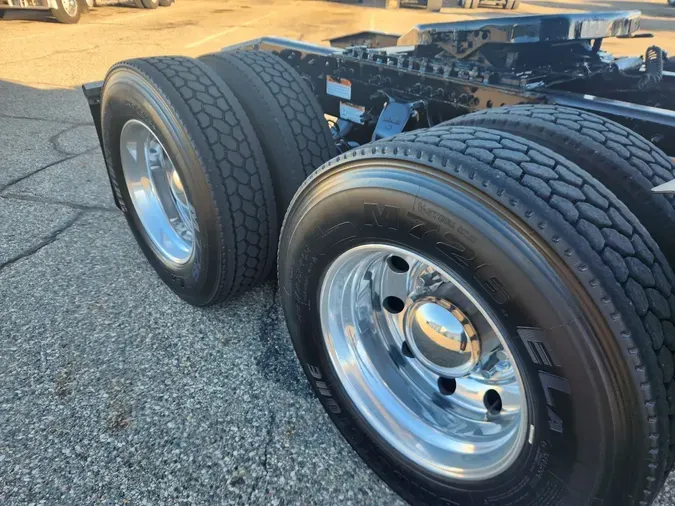 2019 FREIGHTLINER Cascadia 126