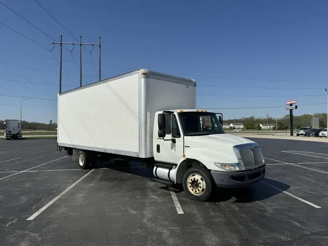 2009 International 4300 LP