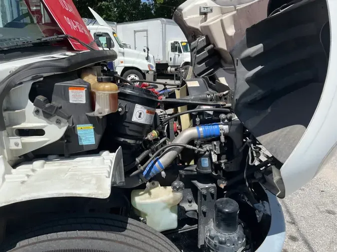 2018 FREIGHTLINER M2 106