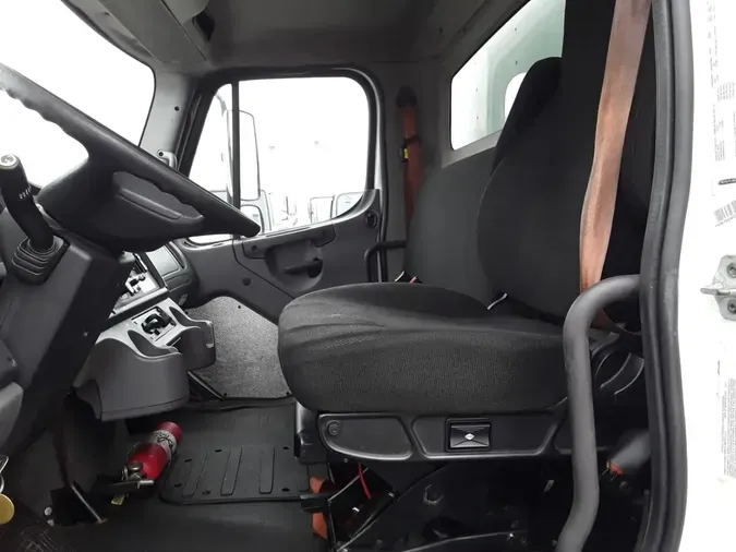 2018 FREIGHTLINER/MERCEDES M2 106