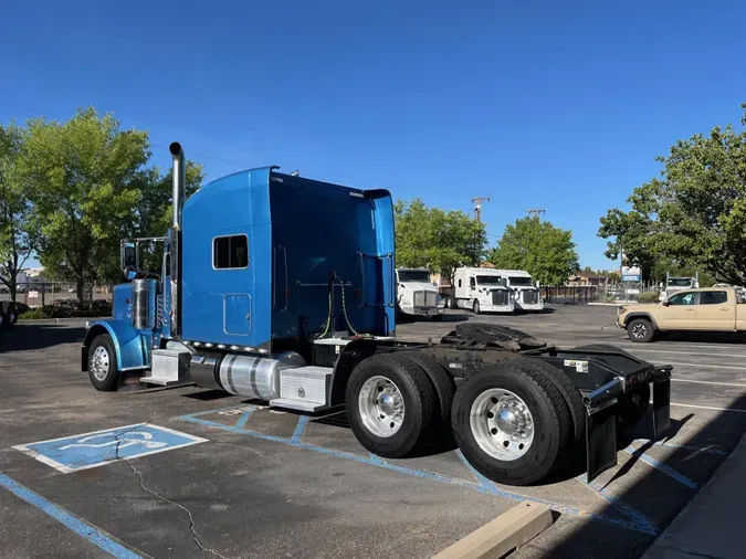 2020 Peterbilt 389