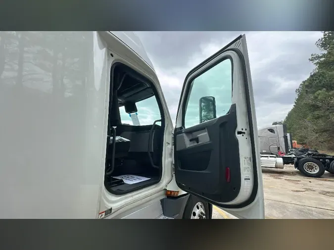 2021 Freightliner Cascadia 126