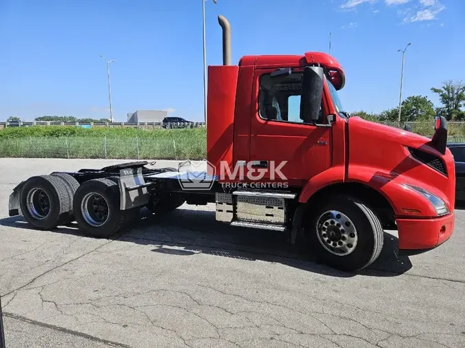 2019 VOLVO VNR64T300