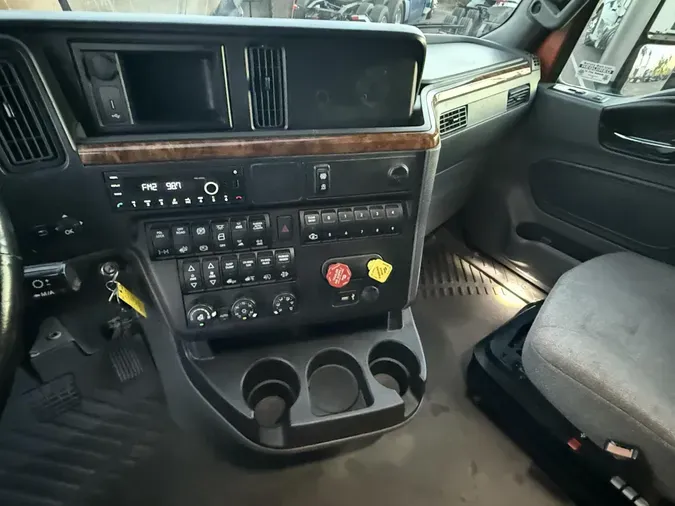 2022 International LT625bbc172c8202de53e4ce24ae25d9d0c16