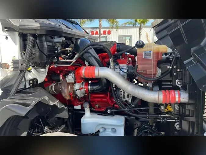 2021 INTERNATIONAL LT