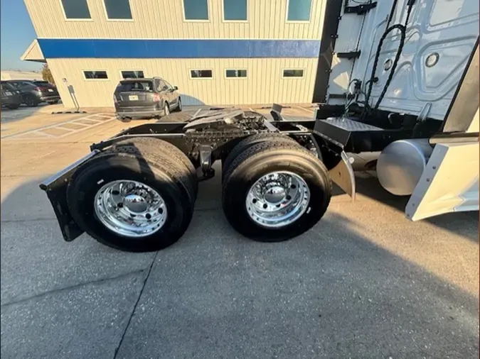 2023 Freightliner Cascadia 126