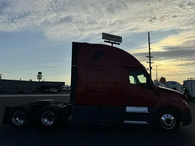 2021 FREIGHTLINER CA126