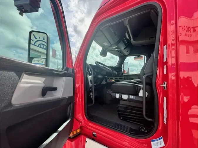 2021 Freightliner Cascadia 126