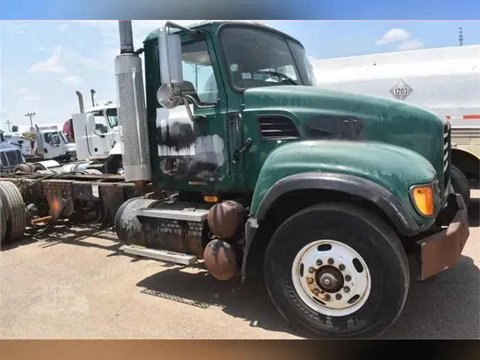 2003 MACK GRANITE CV713