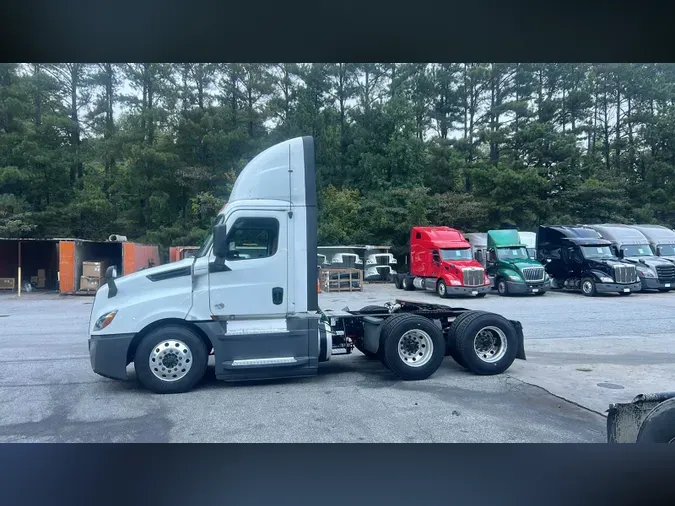 2020 Freightliner Cascadia 126