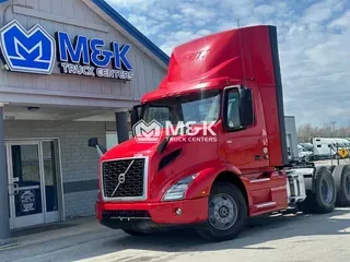 2020 VOLVO VNR64T300