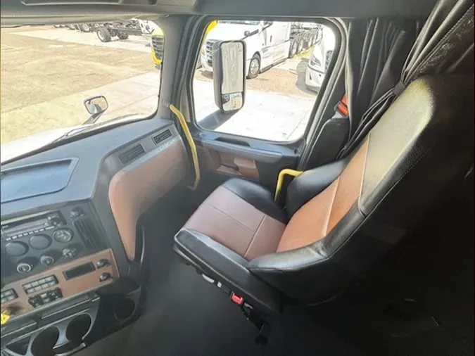 2022 Freightliner Cascadia 126