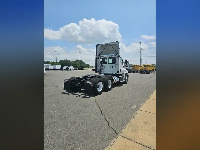 2018 FREIGHTLINER/MERCEDES CASCADIA 125