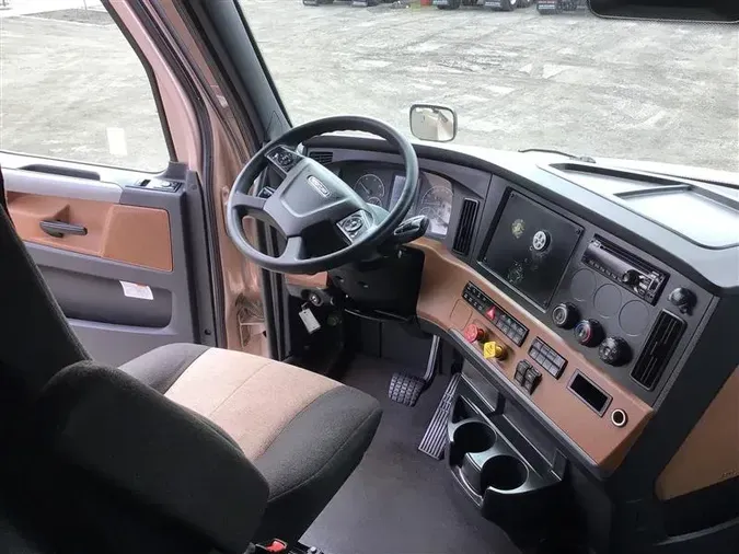 2021 FREIGHTLINER CA126